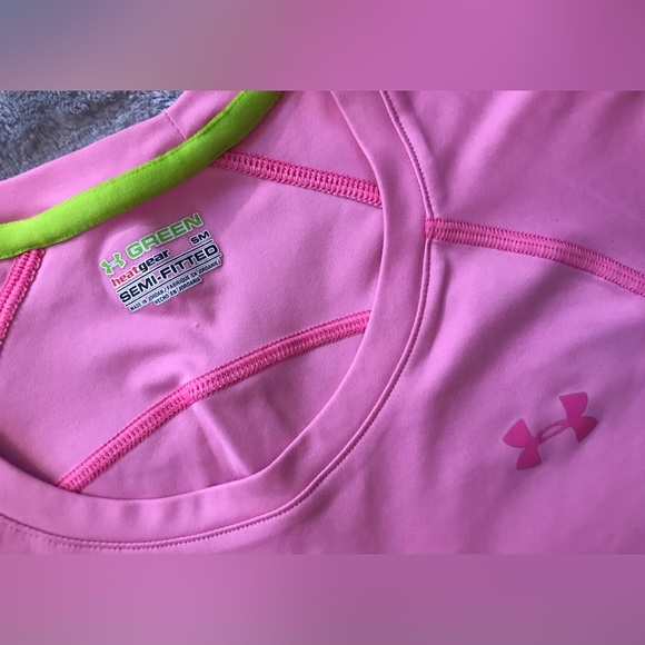 Under Armour HeatGear Pink w/ Green Stitching Semi Fitted Sports Tee - S - Picture 2 of 6